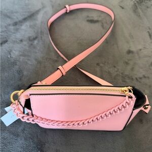Woman’s Topshop body boxy crossbody bad